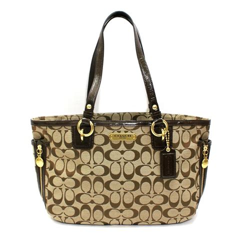 coach gallery signature zipper tote.